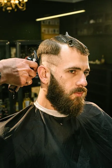 Coupe strak naar achteren gemodelleerd